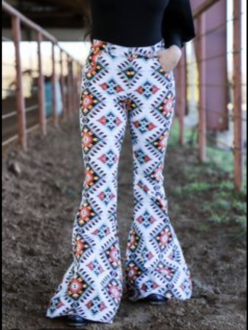 RANCH DRESS'N Fallon Taylor "Santa Fe" Southwest/Aztec Pattern flare jeans sz 2